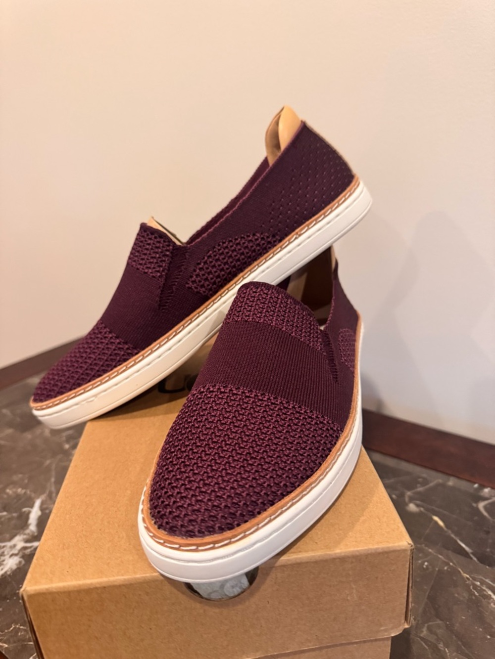 UGG W Sammy Slip-On Flats in Port (Dark Burgundy) - Picture 3 of 6